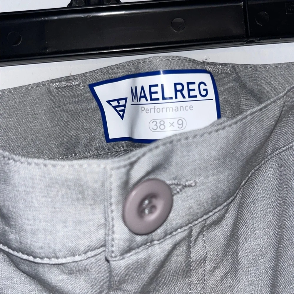 NWT MAELREG Performance Proflex Golf Shorts Size 38 X 9 in Light Grey
